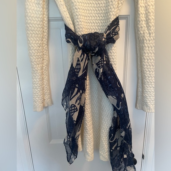 Sheer Blue and White Elephant Scarf 🧣 - Picture 7 of 14